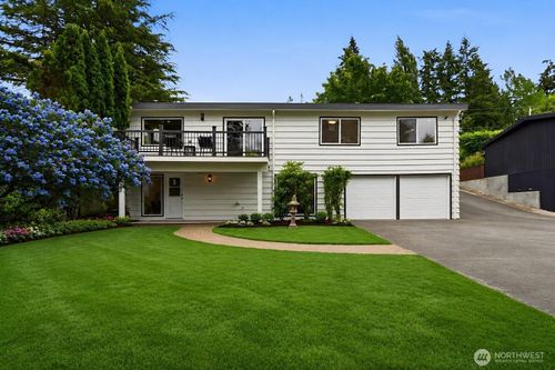 325 105th Ave Se, Bellevue, WA, 98004-6270 | Card Image