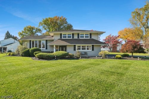 16 Jaclyn Dr, East Hanover, NJ, 07936-1618 | Card Image