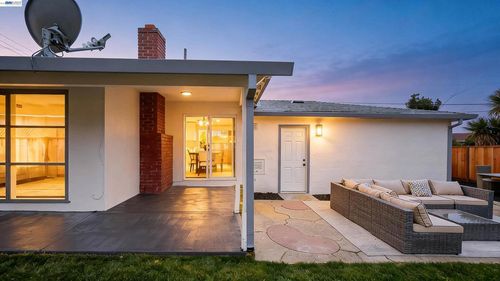 7 Newhall St, Hayward, CA, 94544-3308 | Card Image