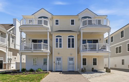 639-639 W Spruce Ave, North Wildwood, NJ, 08260-3306 | Card Image