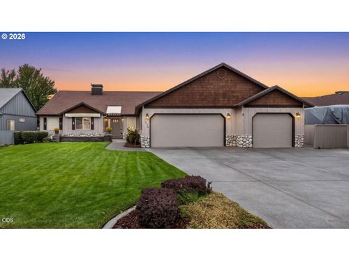 2635 Nw Canyon Dr, Redmond, OR, 97756 | Card Image