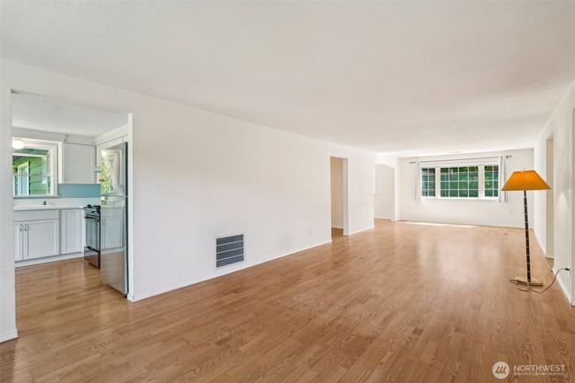 11112 E Riverside Dr, House other with 3 bedrooms, 3 bathrooms and 2 parking in Bothell WA | Image 15