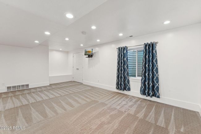 415 E 360, House other with 6 bedrooms, 4 bathrooms and null parking in Midway UT | Image 36