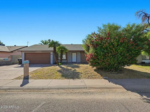 6437 W College Dr, Phoenix, AZ, 85033-1647 | Card Image
