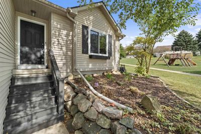 120 Stonefield Circle, House other with 3 bedrooms, 3 bathrooms and null parking in Mount Horeb WI | Image 2