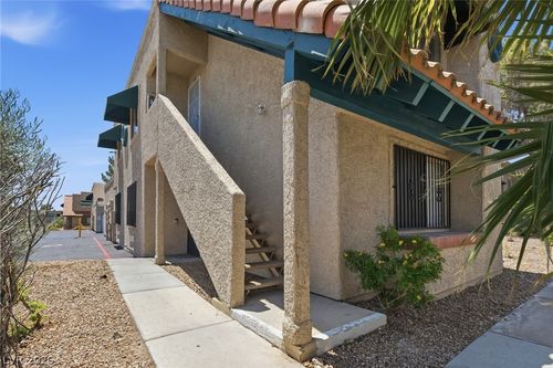 233-6750 Del Rey Ave, Las Vegas, NV, 89146-1000 | Card Image