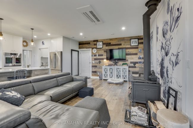 1575 Dobbyn Rd, House other with 2 bedrooms, 2 bathrooms and 20 parking in Alvinston ON | Image 9