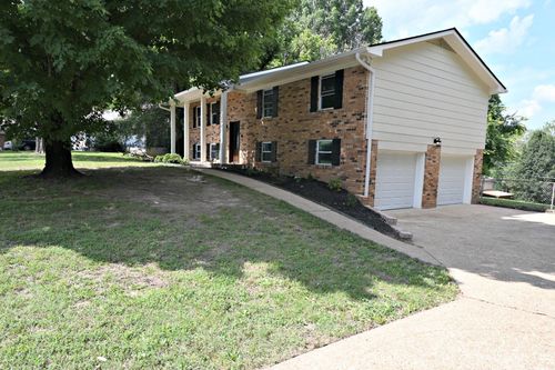 1829 Bay Hill Dr, Hixson, TN, 37343-1525 | Card Image