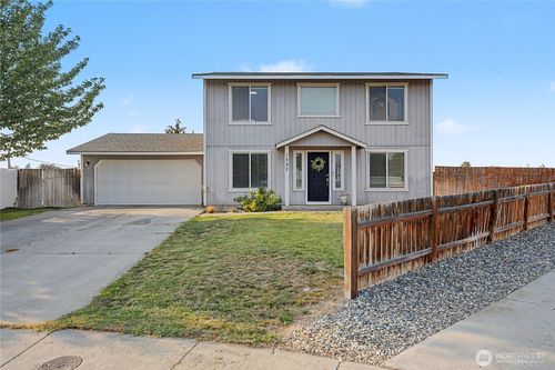 1737 W Mockingbird St, Moses Lake, WA, 98837-1686 | Card Image