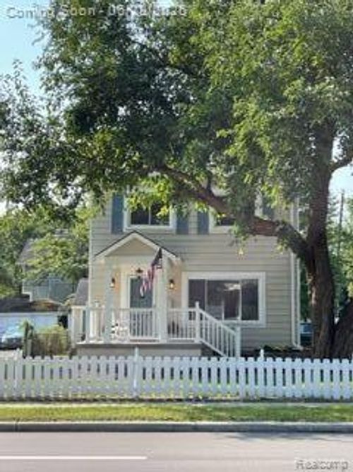 233 W 12 Mile Rd, Royal Oak, MI, 48073-4108 | Card Image