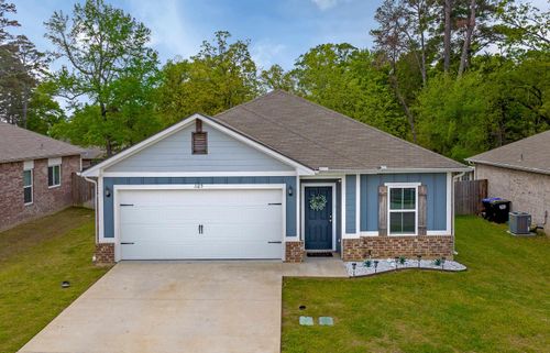 1125 Mission Creek Dr, Longview, TX, 75601-8611 | Card Image