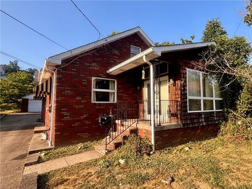 1602 Ross Hill Rd, Beaver Falls, PA, 15010-3112 | Card Image