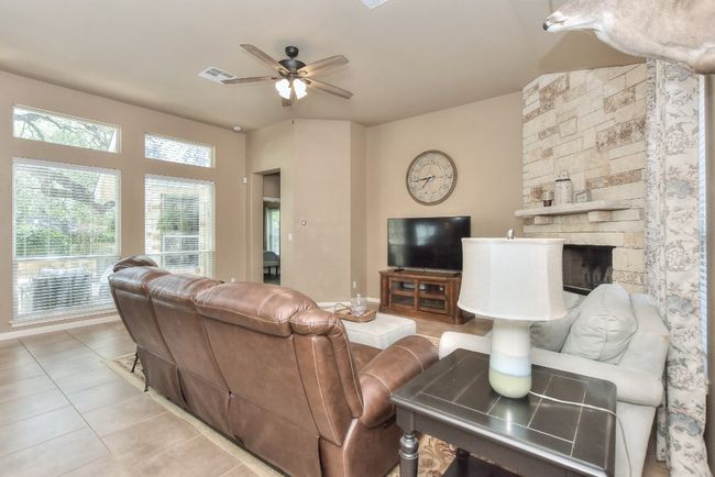 Family Room | Image 19