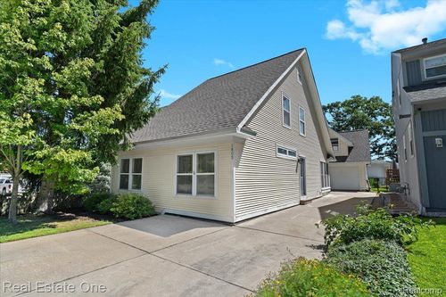 1805 Auburndale Ave, West Bloomfield, MI, 48324-1214 | Card Image