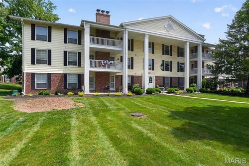12-1525 Hampton Hall Dr, Chesterfield, MO, 63017-4929 | Card Image