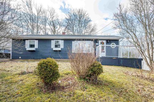 402 Highland Ave, Windsor, NS, B0N2T0 | Card Image