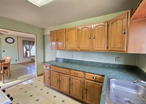 49 Lakewood Ave, Ronkonkoma, NY, 11779-5618 | Card Image