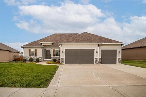 1059 Sw Conch Circle, Lee's Summit, MO, 64064 | Card Image