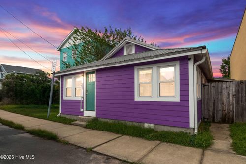 204 Charlotte Ave, Carolina Beach, NC, 28428-5121 | Card Image