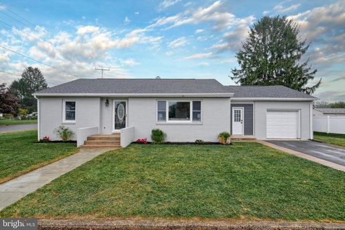 611 Prospect Ave, SHIPPENSBURG, PA, 17257-8988 | Card Image
