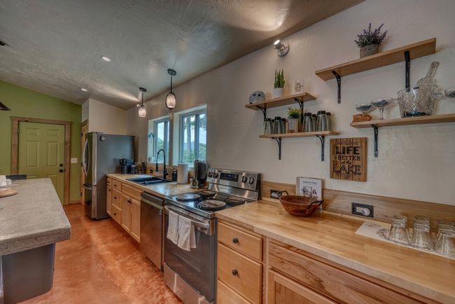 1529 Cedar View Ln, Home with 1 bedrooms, 2 bathrooms and 2 parking in Hiawassee GA | Image 18