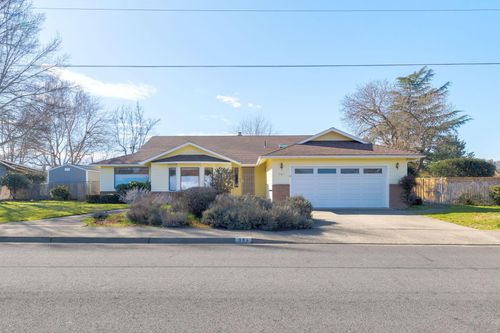 984 Mesman Dr, Grants Pass, OR, 97527-6020 | Card Image