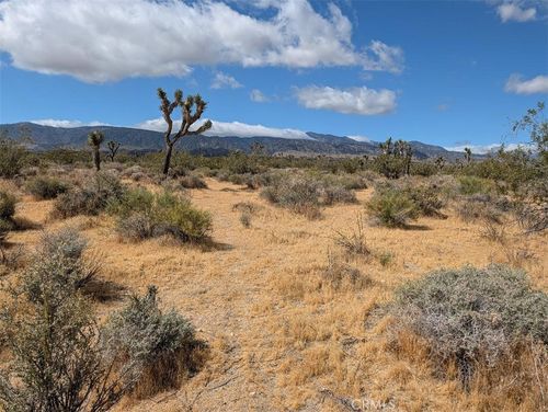 27 248th St, Llano, CA, 93544 | Card Image