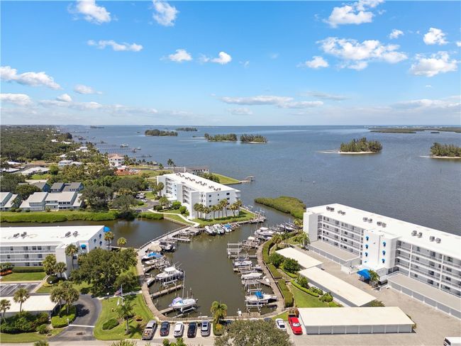6039 - 6039 River Run Dr, House attached with 2 bedrooms, 2 bathrooms and null parking in Sebastian FL | Image 27