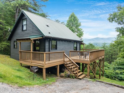 1106 Eagle Pointe Way, Pigeon Forge, TN, 37863-4414 | Card Image
