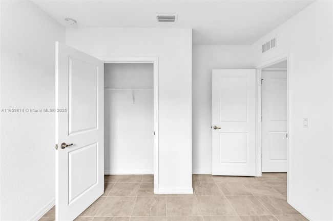 2033 Sw Castinet Ln, House other with 4 bedrooms, 3 bathrooms and null parking in Port St. Lucie FL | Image 25