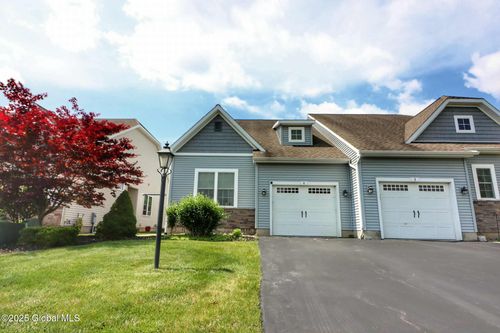 4 Krug Pl, Cohoes, NY, 12047-4208 | Card Image