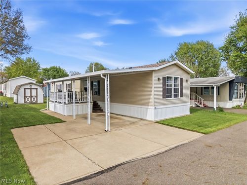 18 Oakwood Drive, Beloit, OH, 44609 | Card Image