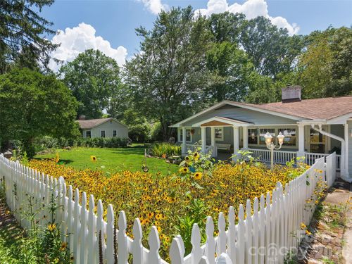 8 Mulberry Ct, Arden, NC, 28704-2733 | Card Image