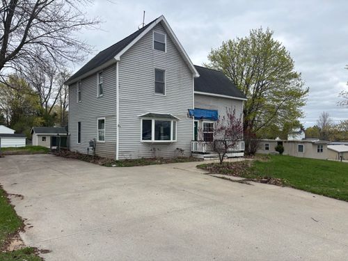 206 E 6th St, Marion, MI, 49665-9689 | Card Image