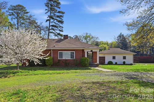 555 Peigler St Nw, Concord, NC, 28027-0789 | Card Image