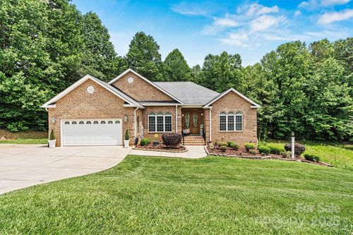 1616 Indian Springs Dr Nw, Conover, NC, 28613-8037 | Card Image