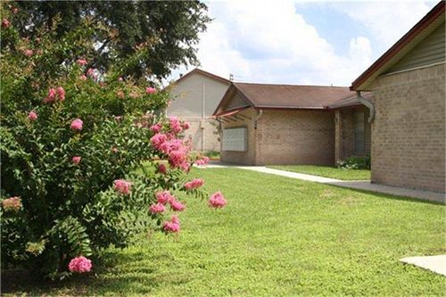 1301 S Tyler St, Beeville, TX, 78102-6813 | Card Image