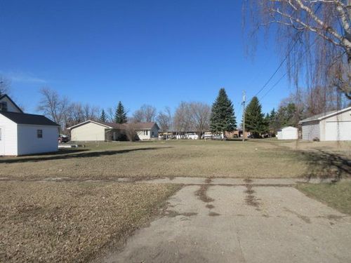 275 3rd St, Minto, ND, 58261-6118 | Card Image