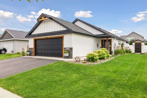 3188 Newcastle Dr, River Falls, WI, 54022-4421 | Card Image