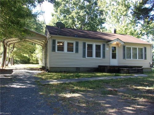 212 Foster St, Asheboro, NC, 27205-7428 | Card Image