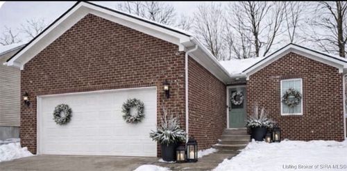 812 Twin Oaks Dr, Henryville, IN, 47126-8687 | Card Image