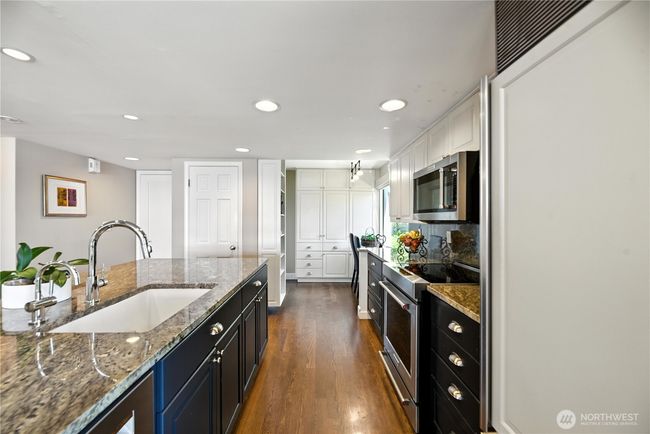 APT-101 - 9717 Ne Juanita Dr, Condo with 2 bedrooms, 2 bathrooms and 2 parking in Kirkland WA | Image 6