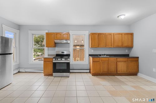 2nd-flr-354 Poplar St, New Haven, CT, 06513-3614 | Card Image
