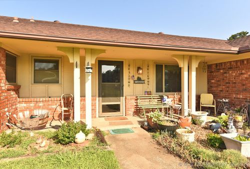 103 Pegilou Ln, Sand Springs, OK, 74063-8610 | Card Image