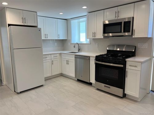 82 Hickory Rd, Port Washington, NY, 11050-1518 | Card Image