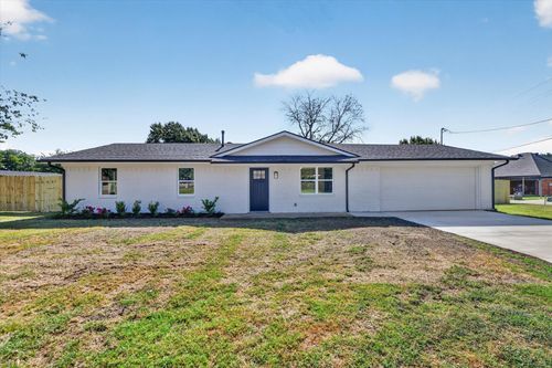 900 S 3rd St, Sanger, TX, 76266-5527 | Card Image
