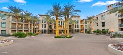 124 - 8 Biltmore Estates Drive, Condo with 2 bedrooms, 3 bathrooms and null parking in Phoenix AZ | Image 3