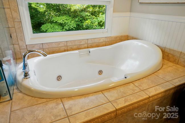 2025 Sagamore Rd, House other with 4 bedrooms, 3 bathrooms and null parking in Charlotte NC | Image 33
