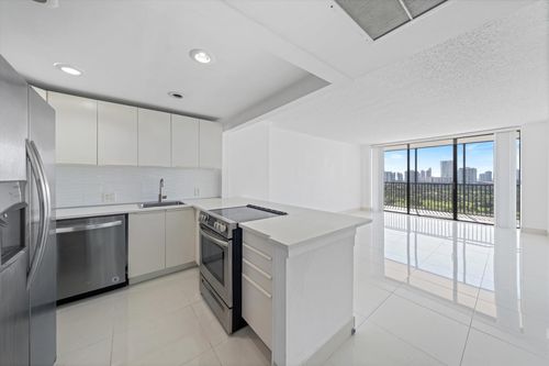 apt-1927-20301 W Country Club Dr, Aventura, FL, 33180-1657 | Card Image
