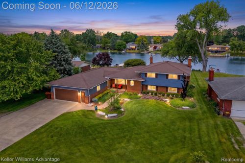 9110 Sandy Ridge Dr, White Lake, MI, 48386-2049 | Card Image